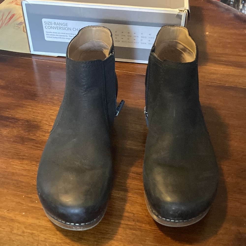 Dansko Barbara Burnished Nubuck clogs EU 40 US 9 US 10 women’s